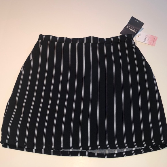 NWT Striped Skirt with Pockets - Picture 2 of 3
